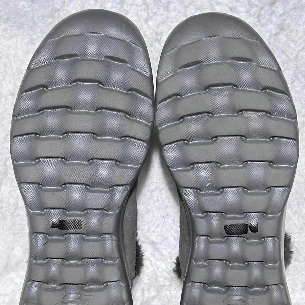 Skechers Womens Grey Suede On the Go Joy Bundle Up Faux Fur Slip On Boots SZ 9.5
